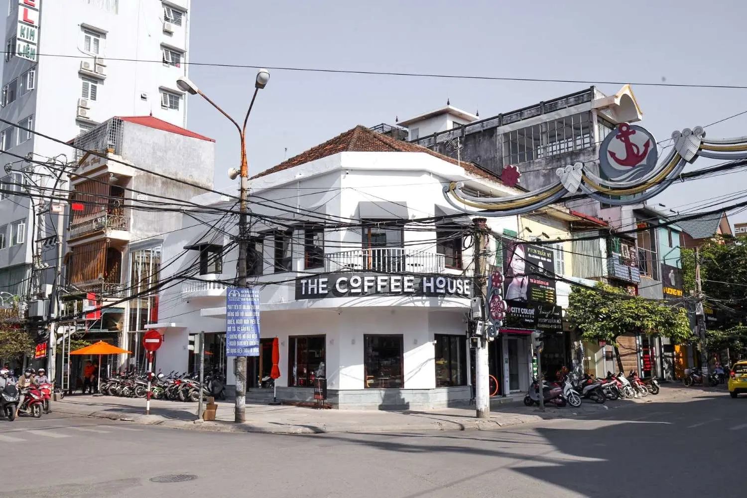 The Coffee House Cầu Đất, b&ocirc;ng sen trắng mọc giữa g&oacute;c ng&atilde; tư Lương Kh&aacute;nh Thiện 2