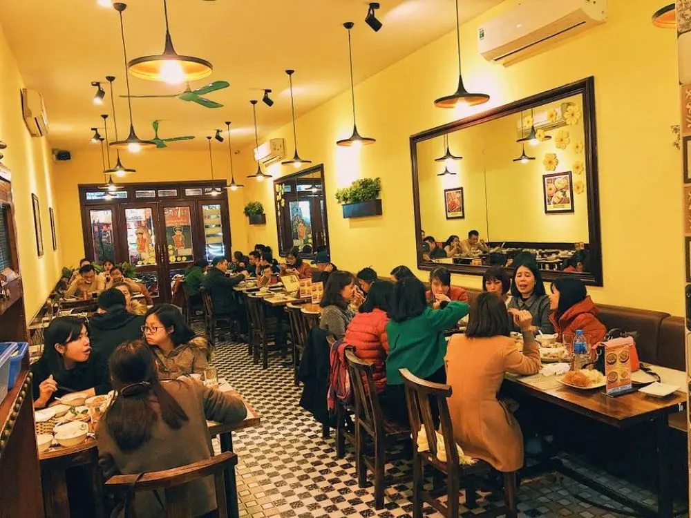 Thưởng thức đại tiệc thịnh soạn tại Nh&agrave; h&agrave;ng Cơm g&agrave; Singapore 3