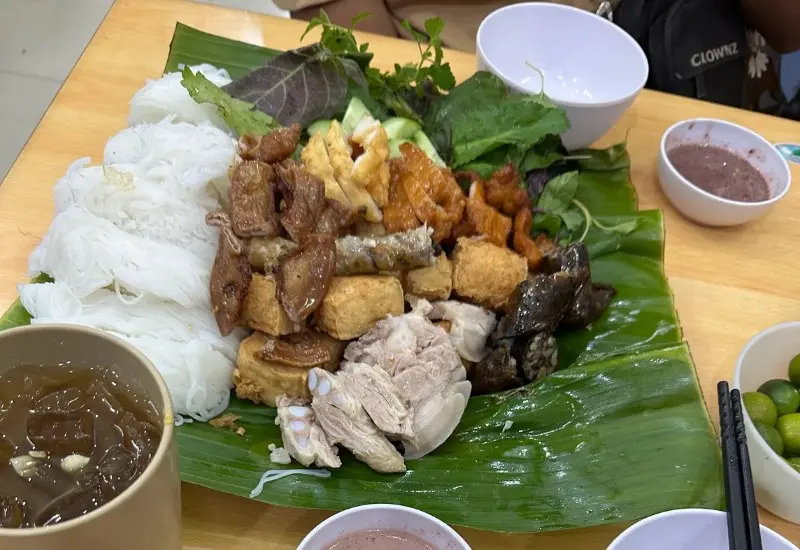 Top 8 qu&aacute;n b&uacute;n đậu mắm t&ocirc;m Hải Ph&ograve;ng thơm ngon nức tiếng 9