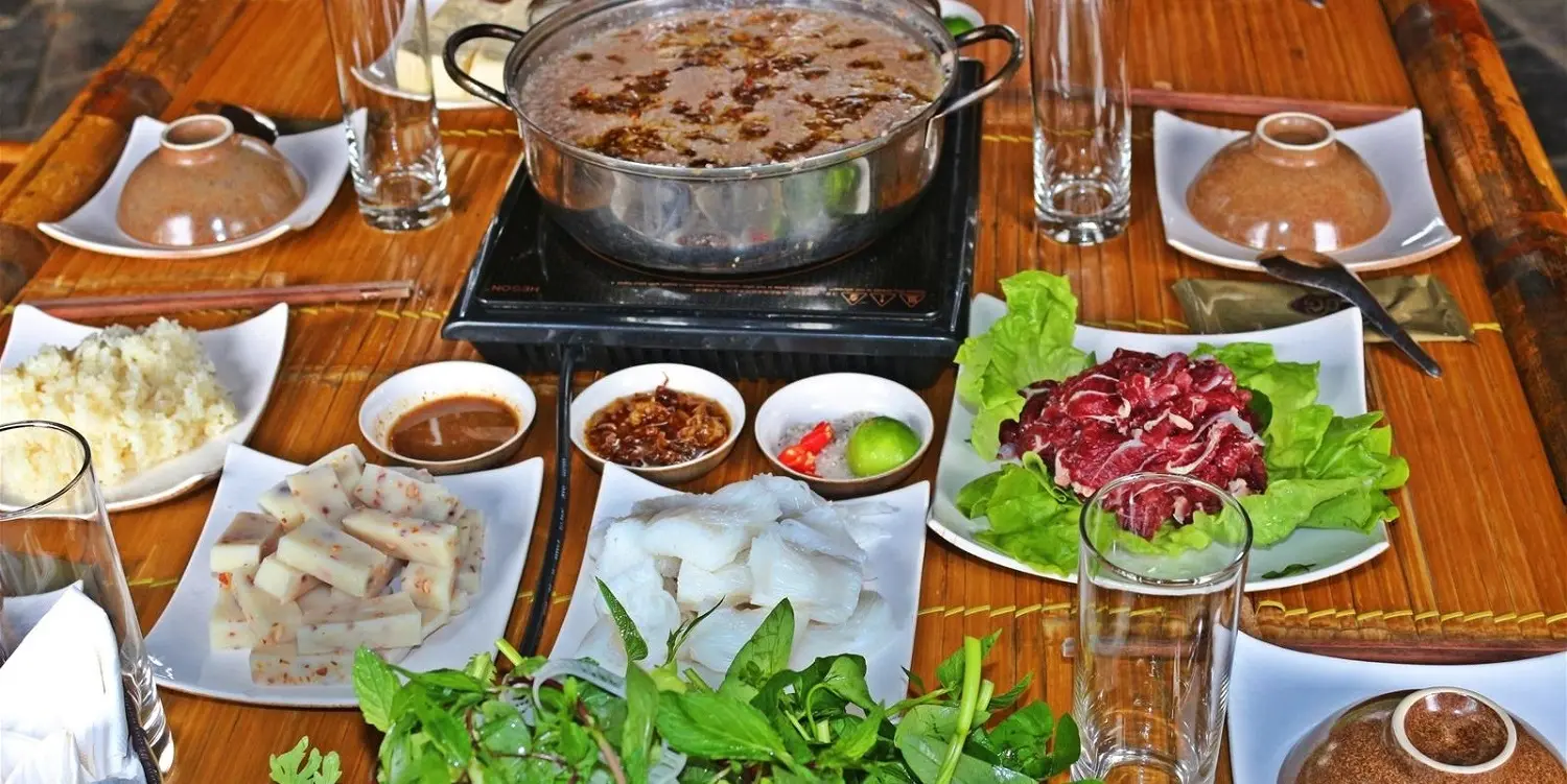 Đậm đà hương vị Lẩu cua đồng Hải Phòng với đủ loại topping