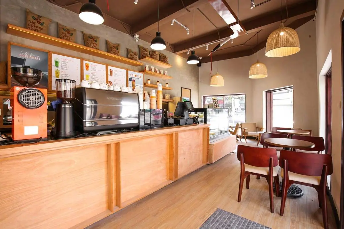 The Coffee House Cầu Đất, bông sen trắng mọc giữa góc ngã tư Lương Khánh Thiện