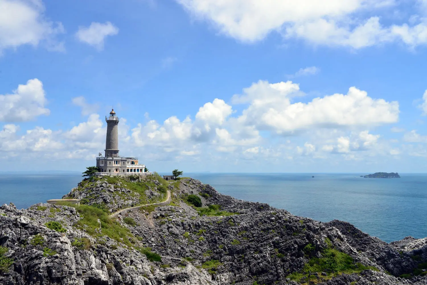 Kinh nghiệm đi đảo Long Ch&acirc;u Hải Ph&ograve;ng hoang sơ v&agrave; đầy những điều b&iacute; ẩn 7