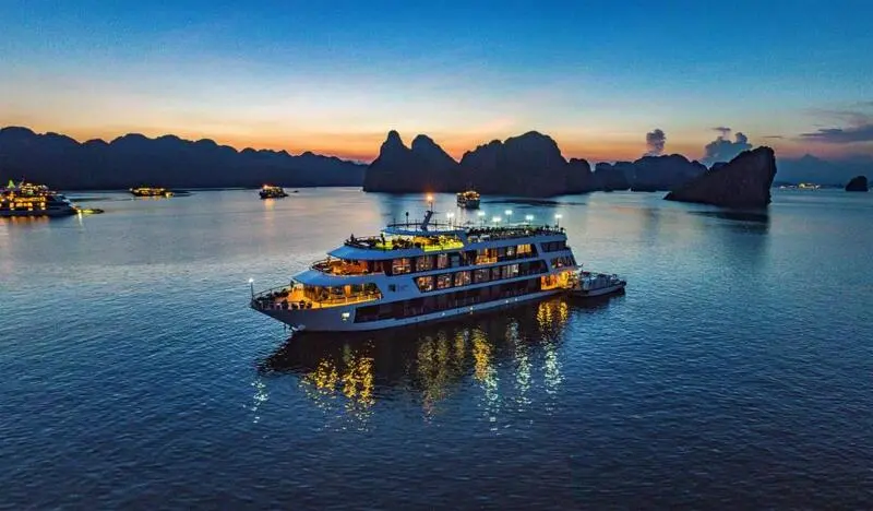 Kinh nghiệm đi du thuyền Vịnh Lan Hạ: Lịch tr&igrave;nh, bến t&agrave;u v&agrave; review chi tiết 6