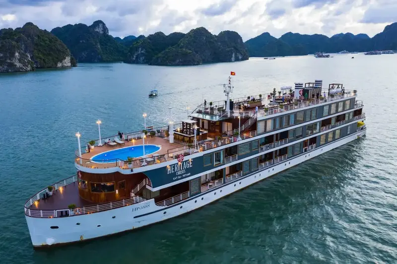 Kinh nghiệm đi du thuyền Vịnh Lan Hạ: Lịch tr&igrave;nh, bến t&agrave;u v&agrave; review chi tiết 5