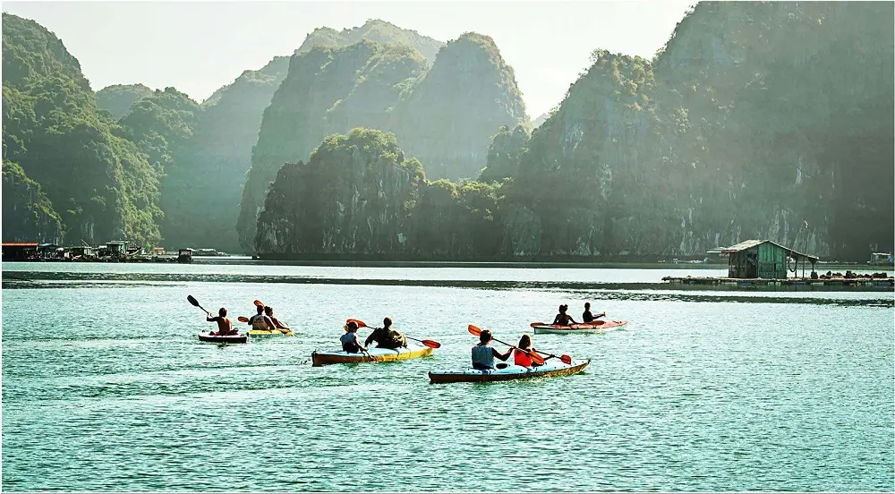 Gợi &yacute; chi tiết Lịch tr&igrave;nh 1 ng&agrave;y ở vịnh Lan Hạ cực kỳ th&uacute; vị 7