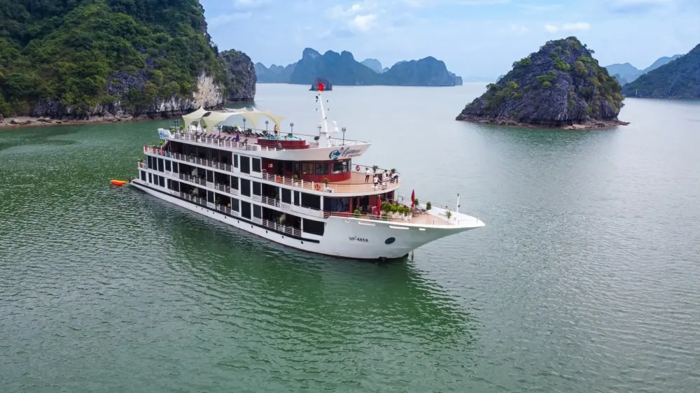 Trải nghiệm Tour du thuyền 5 sao kh&aacute;m ph&aacute; vịnh Lan Hạ c&oacute; g&igrave; hay? 7