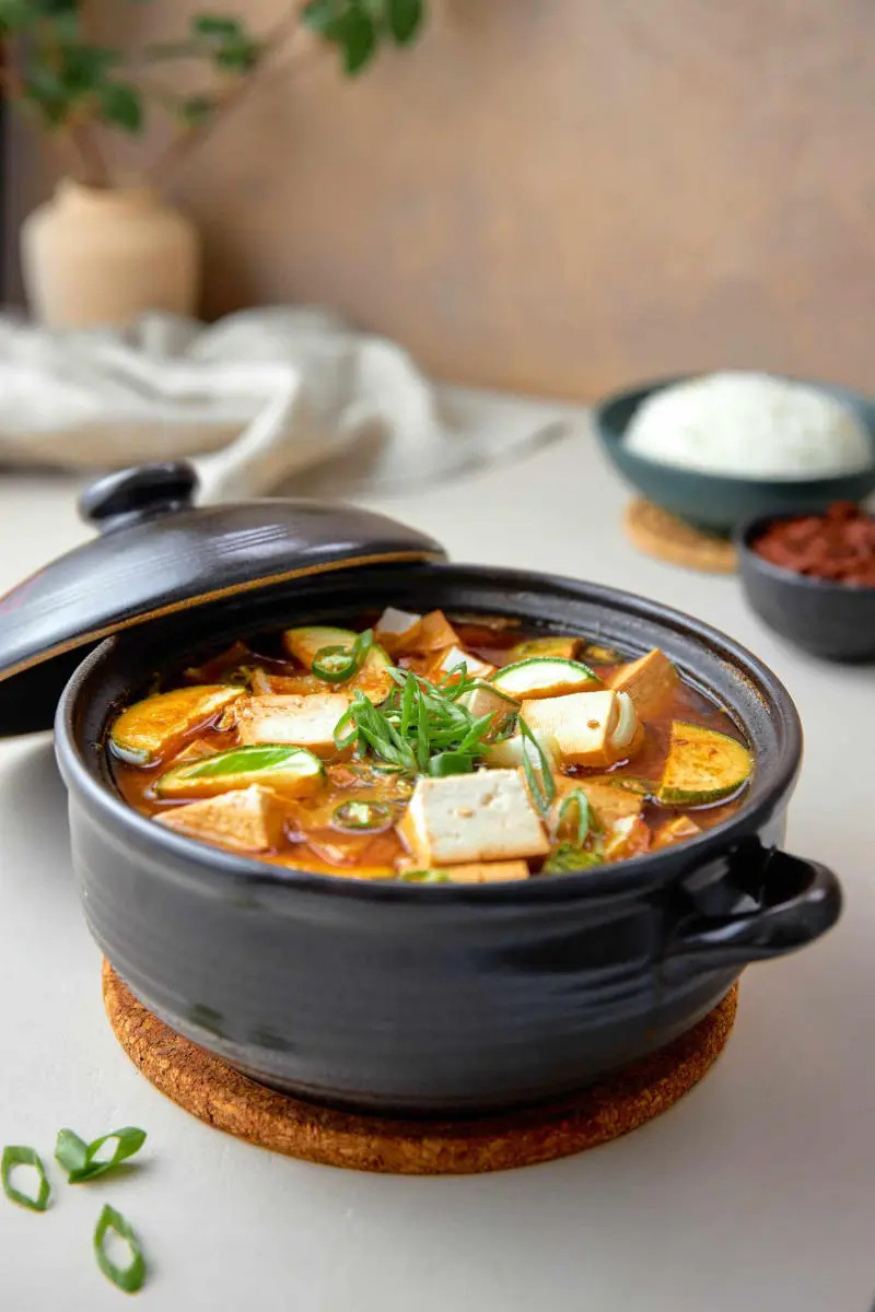 Điểm danh 8 m&oacute;n canh H&agrave;n Quốc l&agrave;m đắm say t&iacute;n đồ m&ecirc; ẩm thực 3