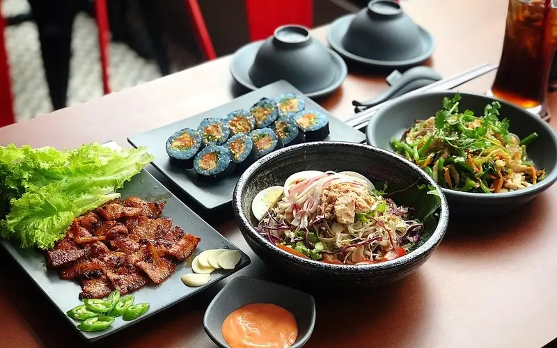 Kh&aacute;m ph&aacute; đặc trưng ẩm thực H&agrave;n Quốc qua 10 m&oacute;n ăn nổi tiếng 6