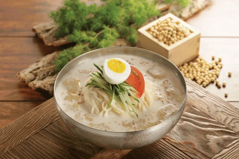 Kh&aacute;m ph&aacute; đặc trưng ẩm thực H&agrave;n Quốc qua 10 m&oacute;n ăn nổi tiếng 4