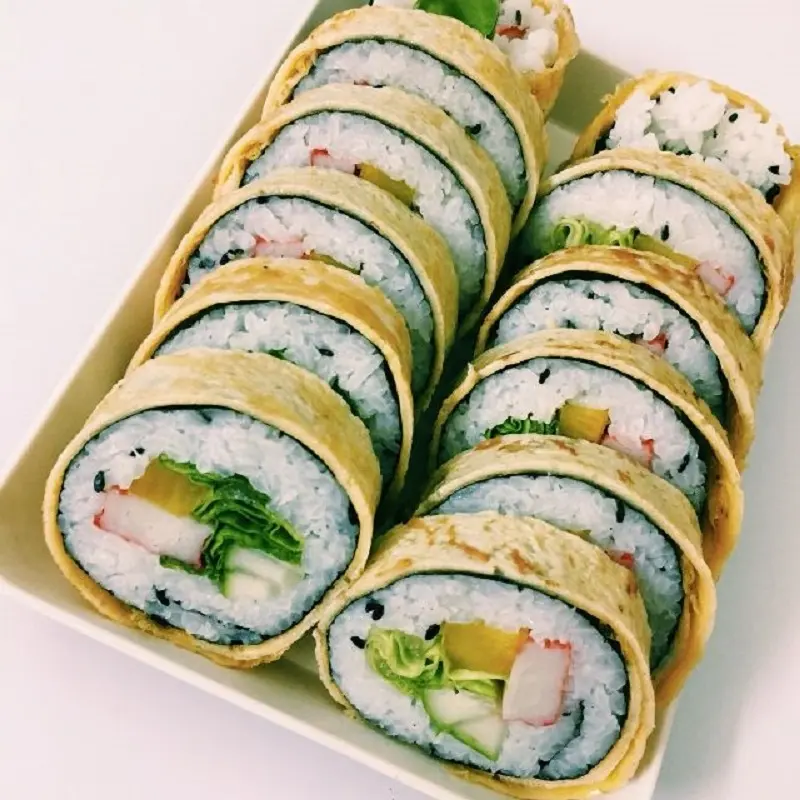 Kimbap: M&oacute;n ăn đường phố &ldquo;quốc d&acirc;n&rdquo; mang đậm hương vị H&agrave;n 8