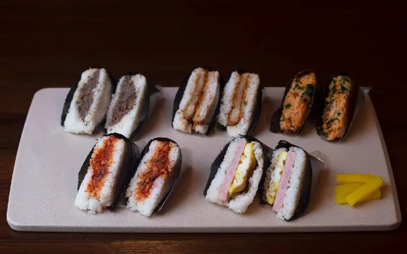 Kimbap: M&oacute;n ăn đường phố &ldquo;quốc d&acirc;n&rdquo; mang đậm hương vị H&agrave;n 7