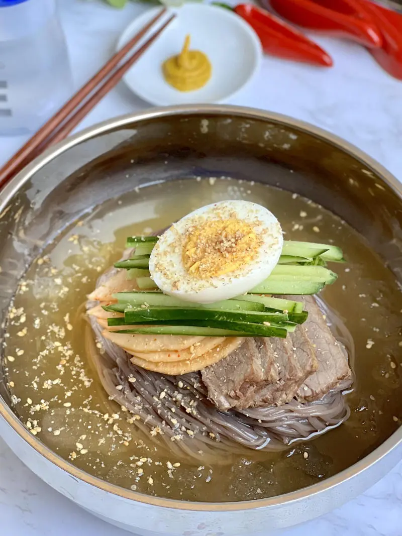 M&ecirc; mẩn trước m&oacute;n m&igrave; lạnh Naengmyeon nổi tiếng ở H&agrave;n Quốc 2