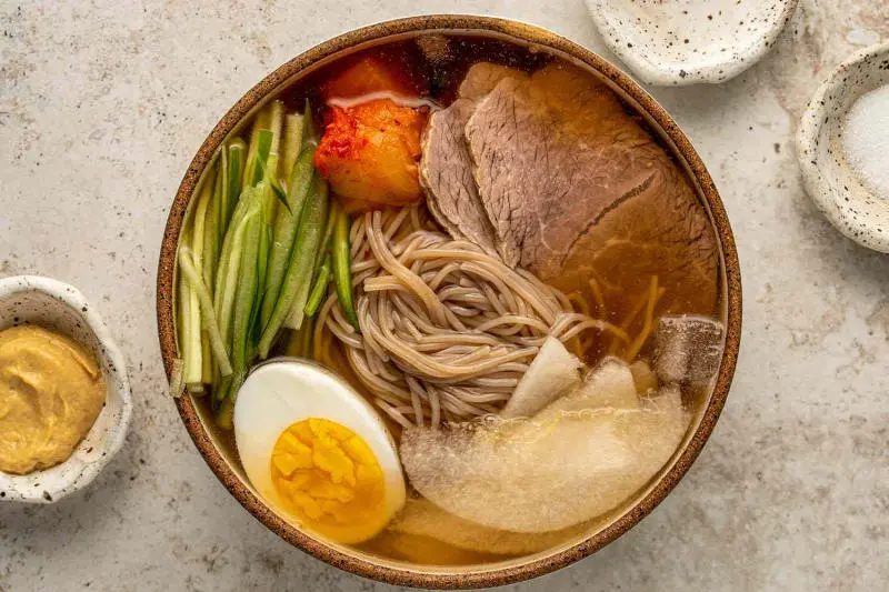 M&ecirc; mẩn trước m&oacute;n m&igrave; lạnh Naengmyeon nổi tiếng ở H&agrave;n Quốc 3