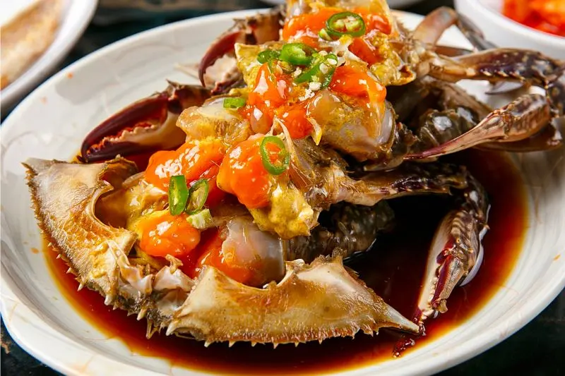 M&ecirc; mẩn vị ngon mặn, nồng của m&oacute;n cua ng&acirc;m tương H&agrave;n Quốc 5