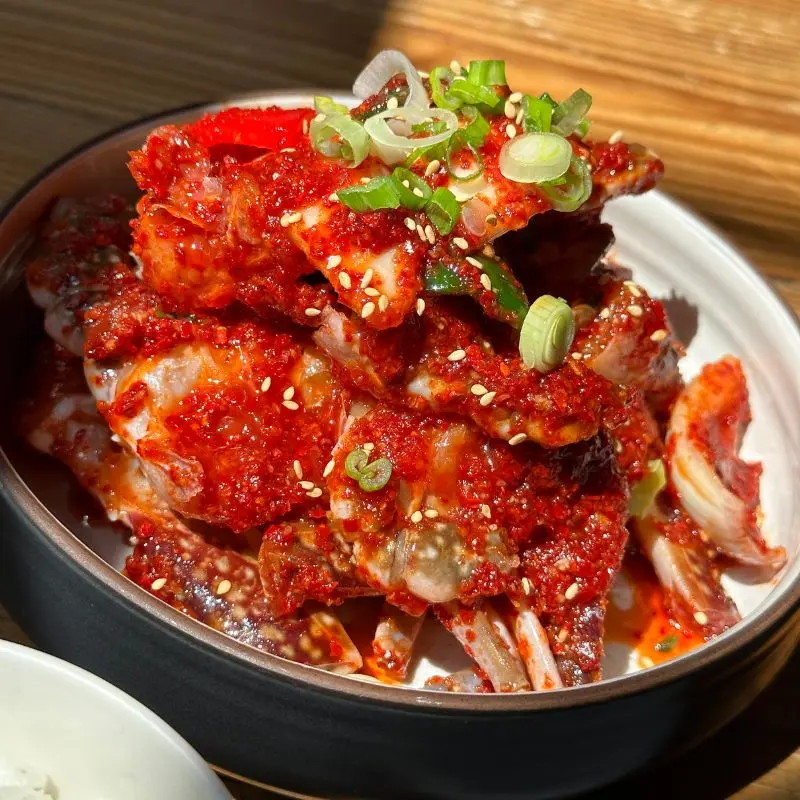 M&ecirc; mẩn vị ngon mặn, nồng của m&oacute;n cua ng&acirc;m tương H&agrave;n Quốc 8