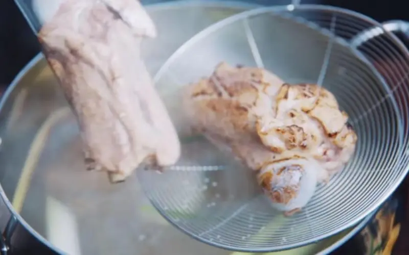 M&oacute;n ăn Gamjatang canh xương heo hầm hấp dẫn ai cũng n&ecirc;n thử 5