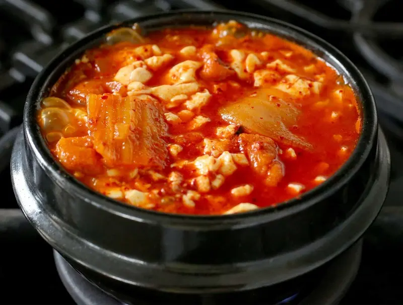 Sundubu Jjigae: M&oacute;n canh đậu phụ non nổi tiếng xứ kim chi 6