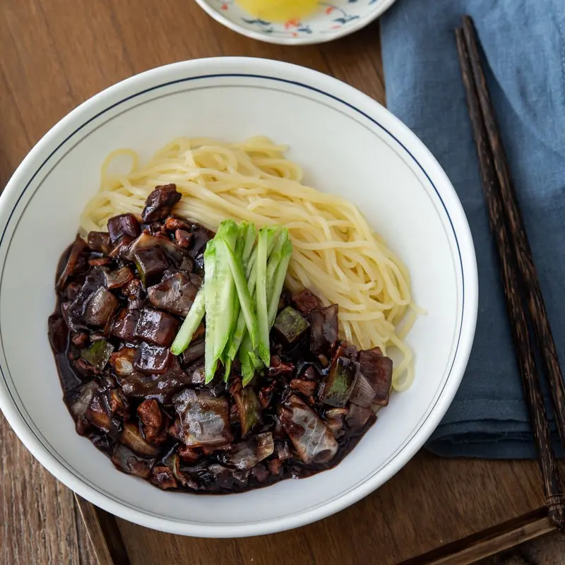 Thưởng thức Jajangmyeon &ndash; M&oacute;n m&igrave; đen trứ danh xứ H&agrave;n 4
