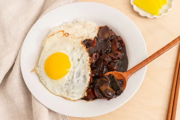 Thưởng thức Jajangmyeon &ndash; M&oacute;n m&igrave; đen trứ danh xứ H&agrave;n 10