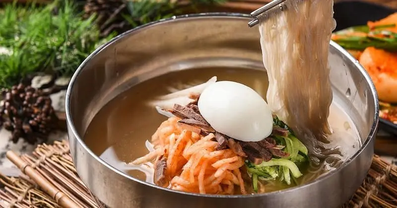 Thưởng thức t&ocirc; m&igrave; lạnh mang đậm dấu ấn ẩm thực Đại H&agrave;n 10