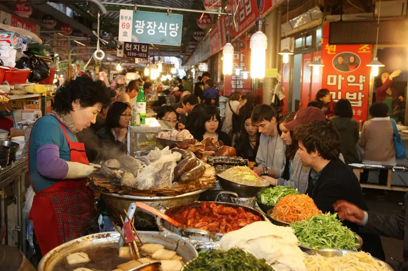 Kh&aacute;m ph&aacute; chợ Dongdaemun, thi&ecirc;n đường mua sắm về đ&ecirc;m của Seoul 8