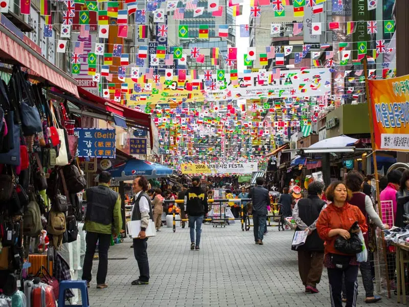 Kh&aacute;m ph&aacute; chợ Dongdaemun, thi&ecirc;n đường mua sắm về đ&ecirc;m của Seoul 2