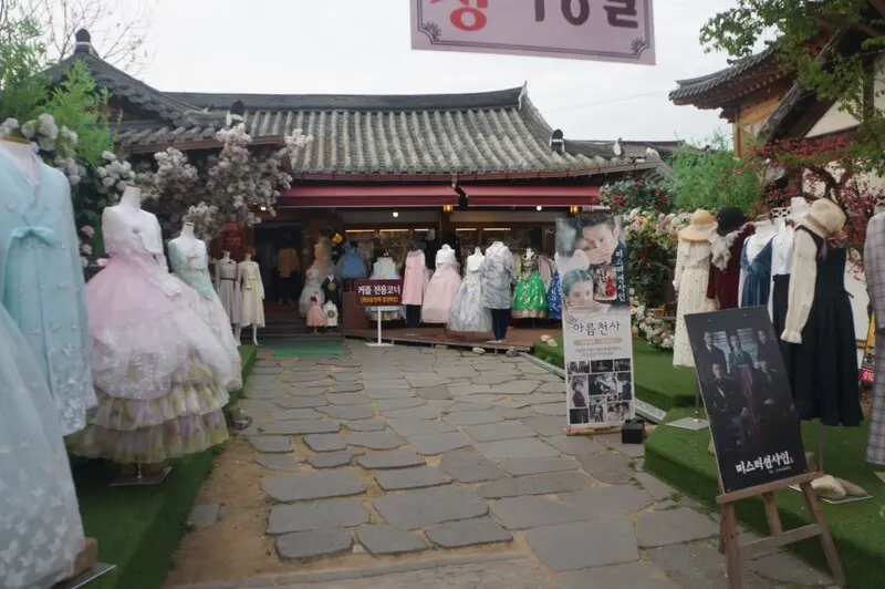 L&agrave;ng Hanok Jeonju b&ecirc;n những m&aacute;i ng&oacute;i đậm m&agrave;u sắc ho&agrave;i niệm 6