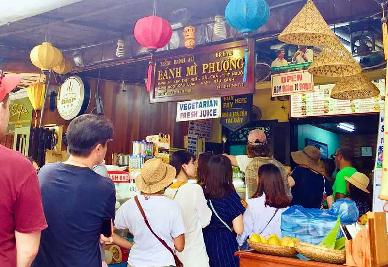 Bánh mì Phượng ở phố cổ Hội An