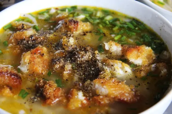 B&aacute;nh canh Hội An - Đặc sản phố cổ vạn người m&ecirc; 8