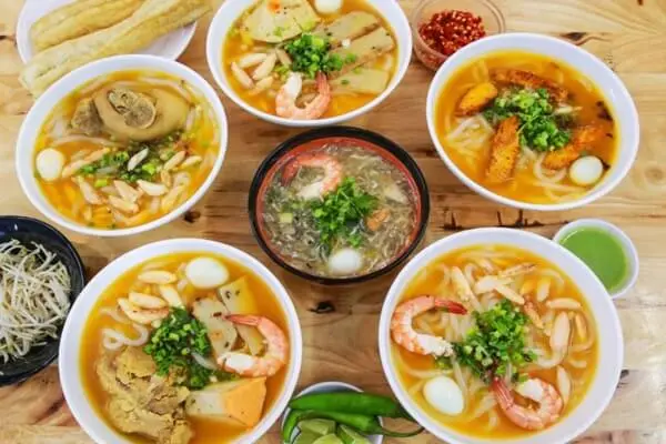 B&aacute;nh canh Hội An - Đặc sản phố cổ vạn người m&ecirc; 3