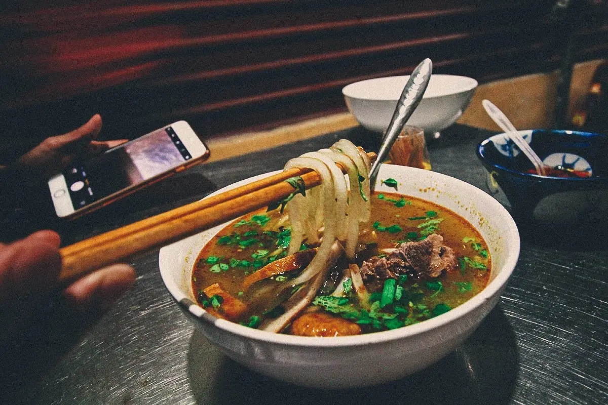 B&aacute;nh canh Hội An - Đặc sản phố cổ vạn người m&ecirc; 2