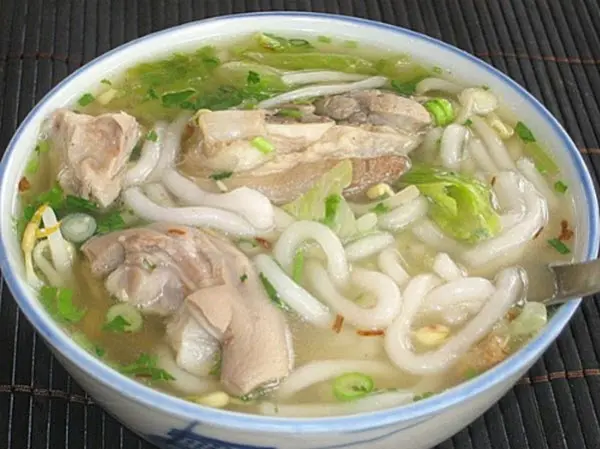 B&aacute;nh canh Hội An - Đặc sản phố cổ vạn người m&ecirc; 4