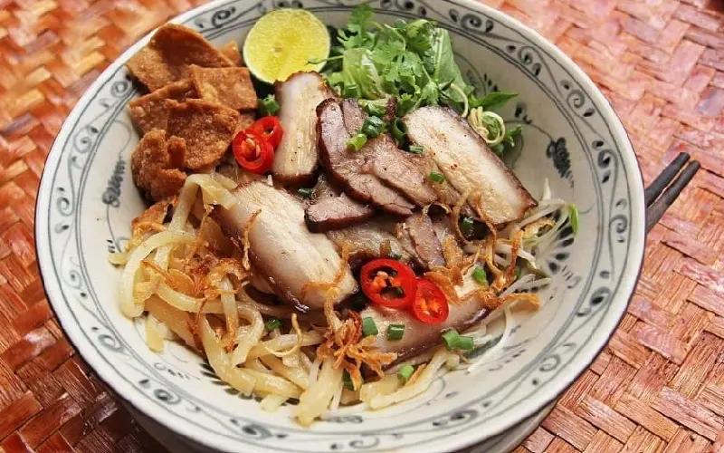 Cao lầu l&agrave; g&igrave;? T&igrave;m hiểu m&oacute;n đặc sản phố Hội đậm đ&agrave; đến lạ 3