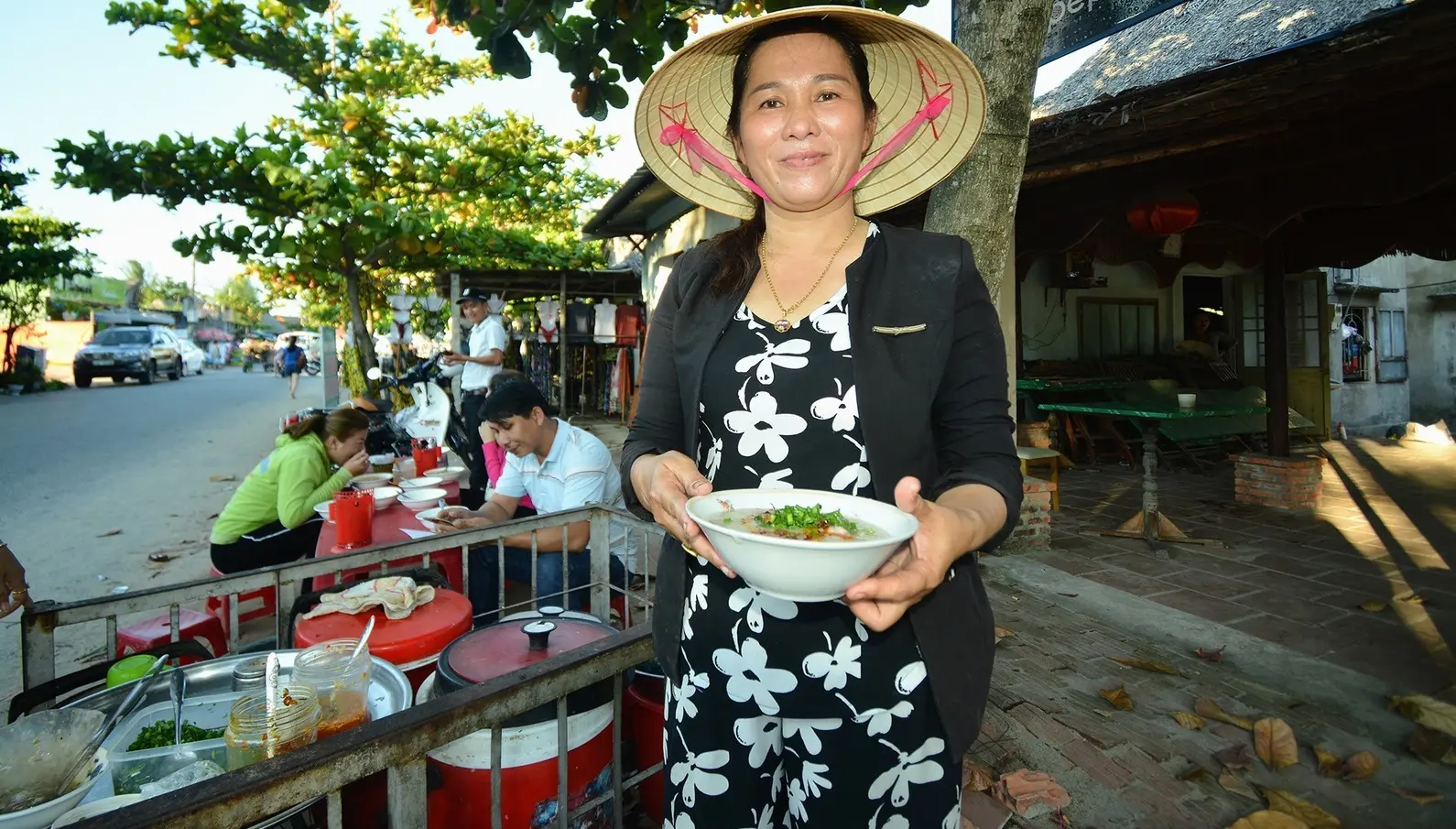 Ch&aacute;o ngh&ecirc;u c&ocirc; Gi&oacute; Hội An - M&oacute;n ăn vặt xế chiều l&agrave;m ấm l&ograve;ng thực kh&aacute;ch 8