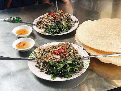 Chiều chuộng vị gi&aacute;c với m&oacute;n b&aacute;nh đập x&uacute;c hến x&agrave;o Hội An 3