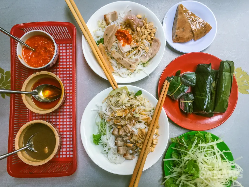 Đậm đ&agrave; m&oacute;n b&uacute;n mắm n&ecirc;m Hội An nhất định phải thưởng thức 5