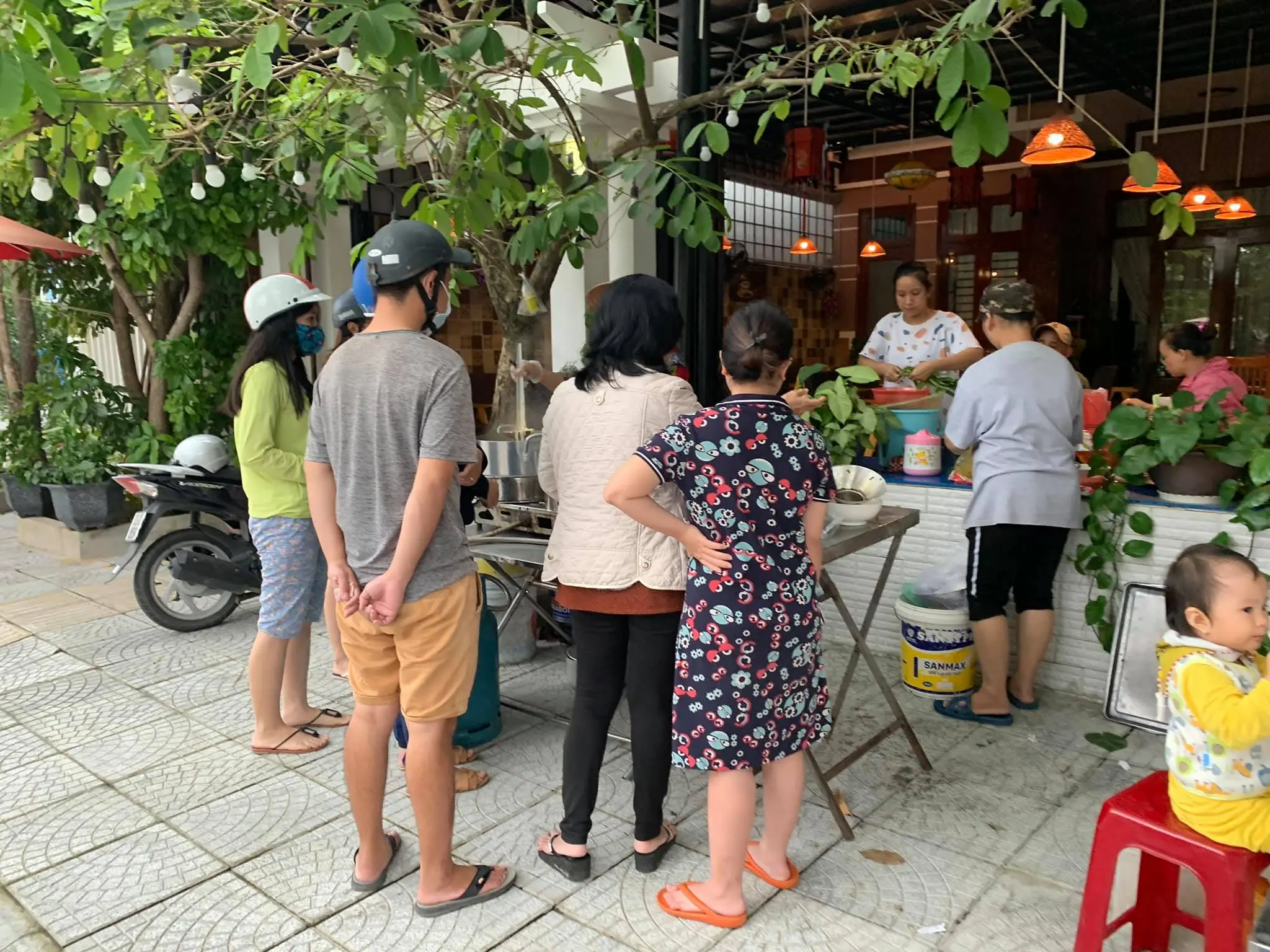 Du lịch Hội An nhất định phải thử qua b&aacute;nh canh b&agrave; Qu&yacute;t 13
