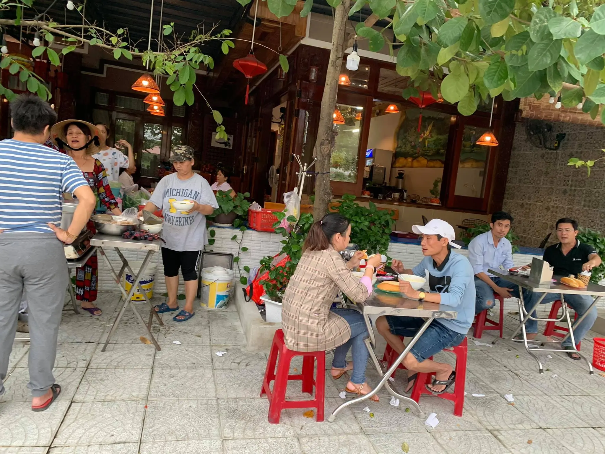 Du lịch Hội An nhất định phải thử qua b&aacute;nh canh b&agrave; Qu&yacute;t 12