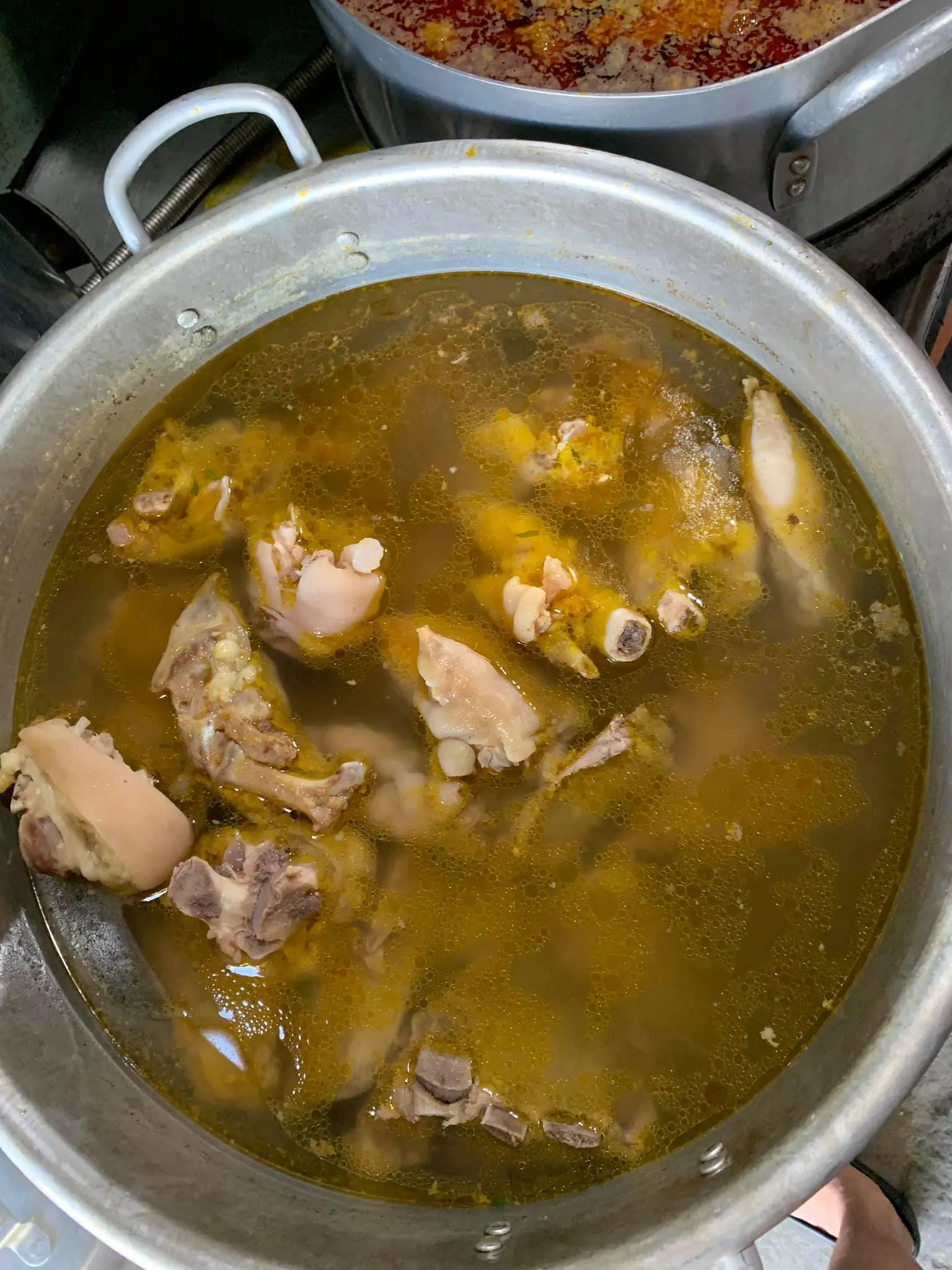 Du lịch Hội An nhất định phải thử qua b&aacute;nh canh b&agrave; Qu&yacute;t 9