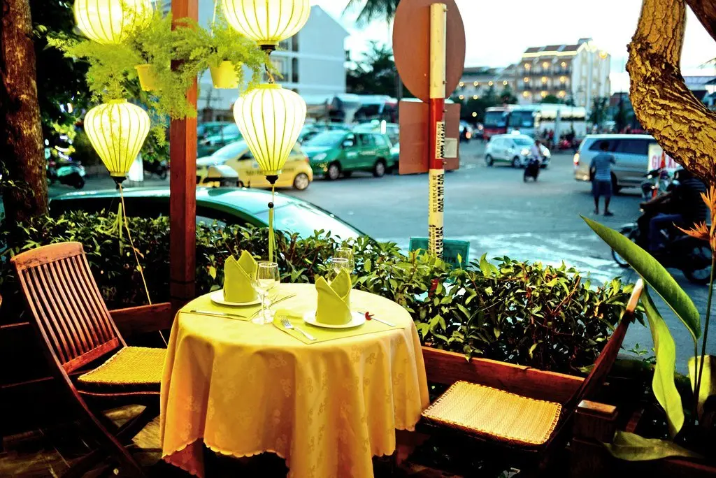 Green Heaven Restaurant Hoi An - Nh&agrave; h&agrave;ng sở hữu tầm nh&igrave;n tuyệt đẹp nh&igrave;n ra quảng trường s&ocirc;ng Ho&agrave;i 18