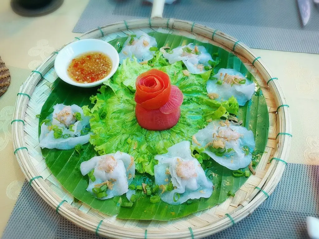 Green Heaven Restaurant Hoi An - Nh&agrave; h&agrave;ng sở hữu tầm nh&igrave;n tuyệt đẹp nh&igrave;n ra quảng trường s&ocirc;ng Ho&agrave;i 12