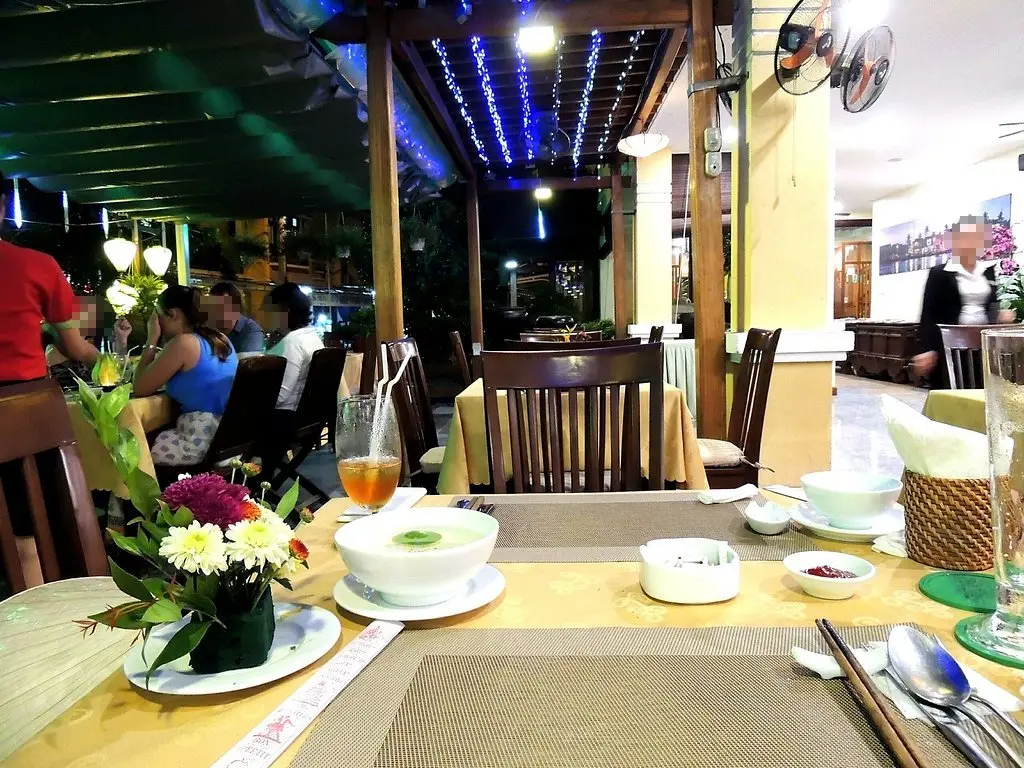 Green Heaven Restaurant Hoi An - Nh&agrave; h&agrave;ng sở hữu tầm nh&igrave;n tuyệt đẹp nh&igrave;n ra quảng trường s&ocirc;ng Ho&agrave;i 20