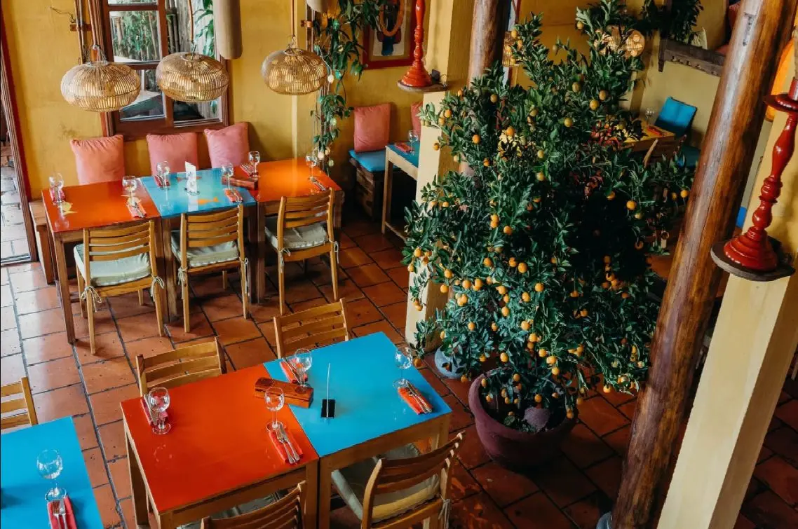 Mango Mango Hoi An restaurant - Nh&agrave; h&agrave;ng sở hữu nội thất đầy m&agrave;u sắc 21