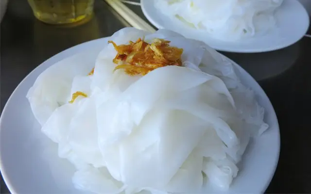 Ngon kh&oacute; cưỡng m&oacute;n b&aacute;nh ướt cuốn thịt nướng Hội An 4