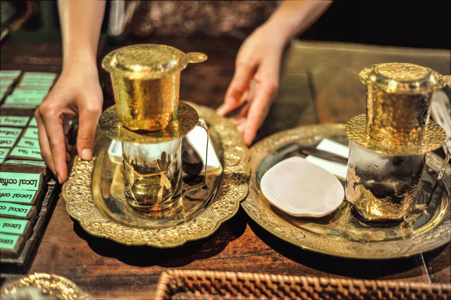 Nh&agrave; Tr&agrave; Hội An n&eacute;p m&igrave;nh an y&ecirc;n tr&ecirc;n con phố sầm uất 4