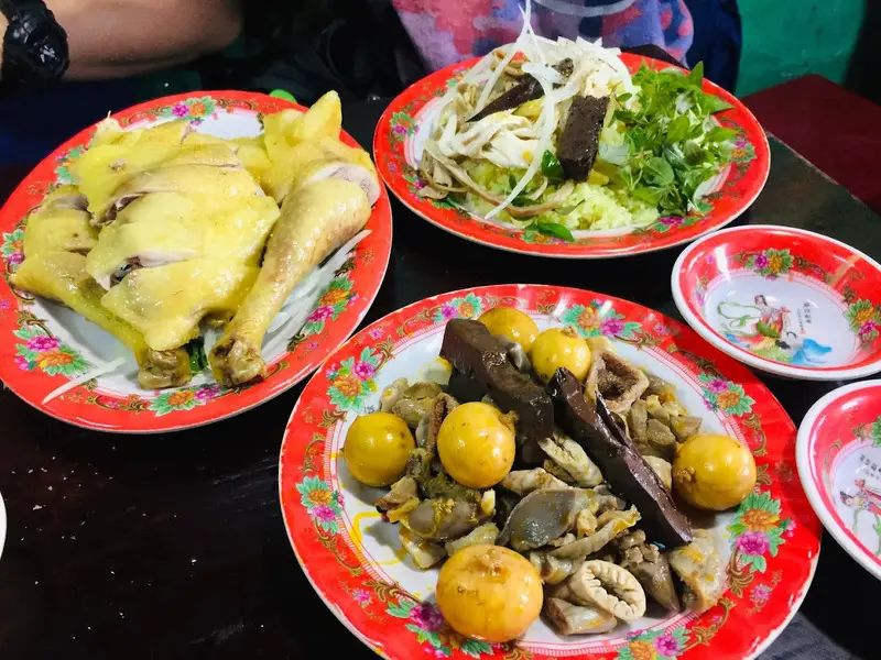 Qu&aacute;n cơm g&agrave; B&agrave; Buội: Hương vị giữ ch&acirc;n người trở lại Hội An 9