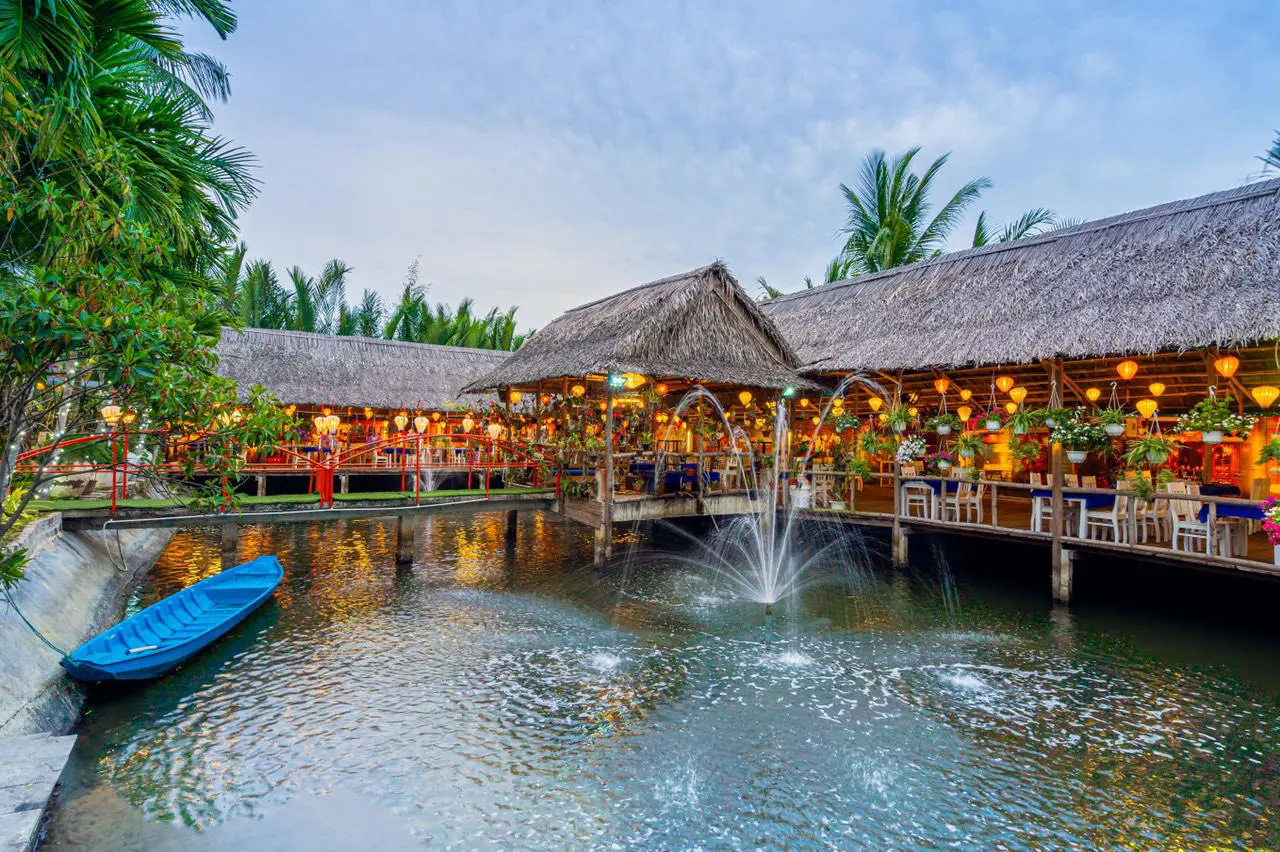 Top 21 Qu&aacute;n Caf&eacute; Phố Cổ Biết Chiều Chuộng Bạn Từ View Đến Vị 16