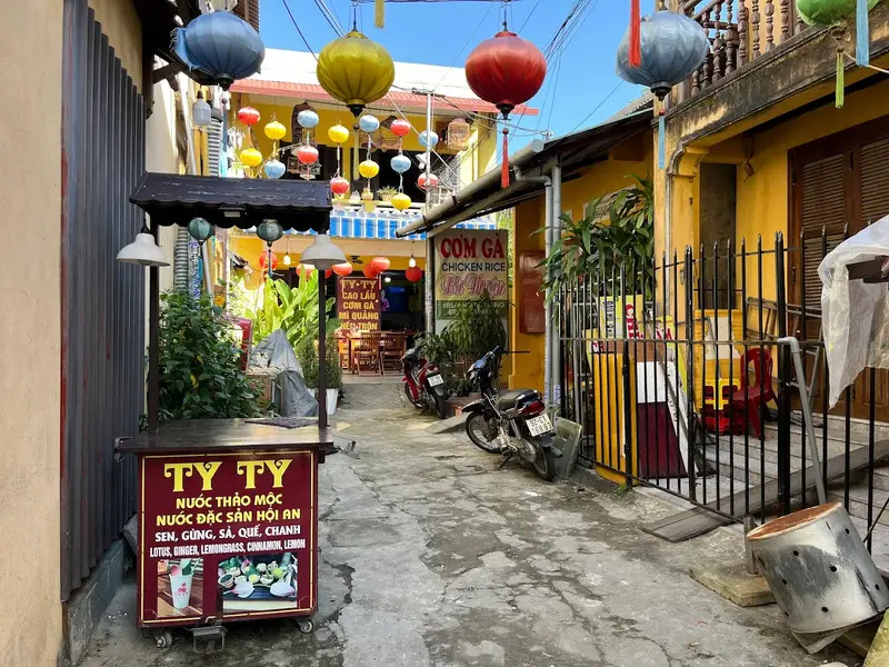 Truy t&igrave;m 10 qu&aacute;n cơm g&agrave; Hội An nức tiếng xa gần, đậm đ&agrave; hương vị Hội phố 13