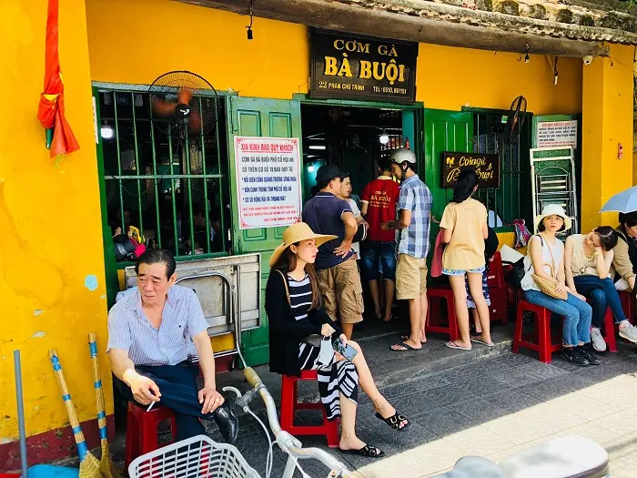 Truy t&igrave;m 10 qu&aacute;n cơm g&agrave; Hội An nức tiếng xa gần, đậm đ&agrave; hương vị Hội phố 11