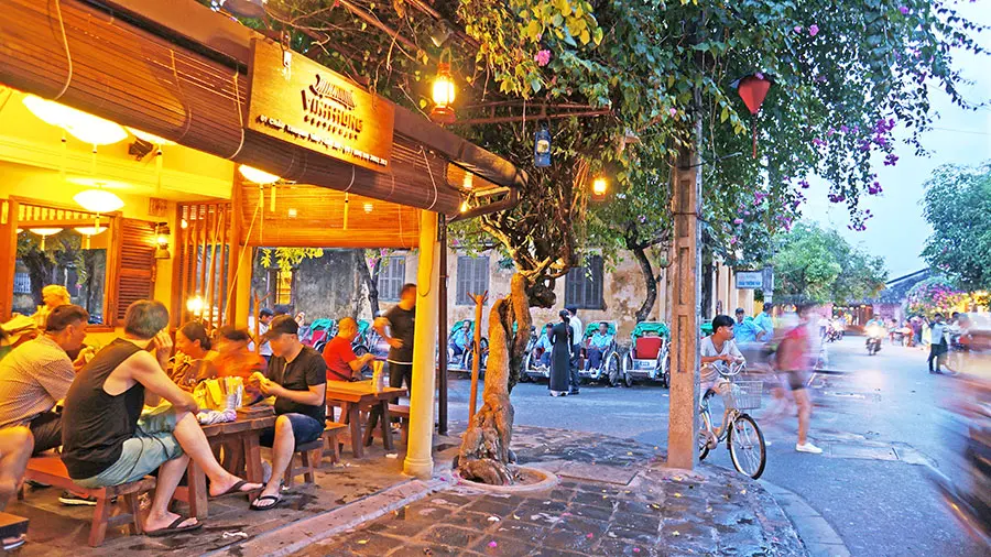 Vinh Hung Restaurant Hoi An - Nh&agrave; h&agrave;ng m&oacute;n ăn Việt đầu ti&ecirc;n ở phố Hội 32